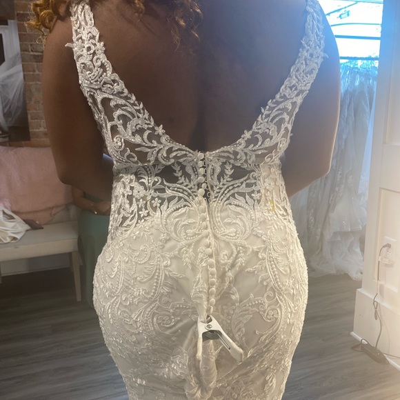 Maggie Sottero Lydia Anne Wedding Dress - Picture 9 of 16